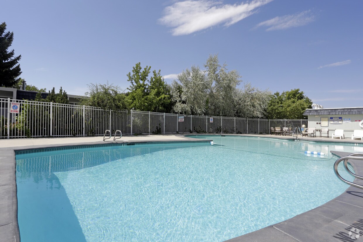 Foto principal - Christopher Village Apartment Homes