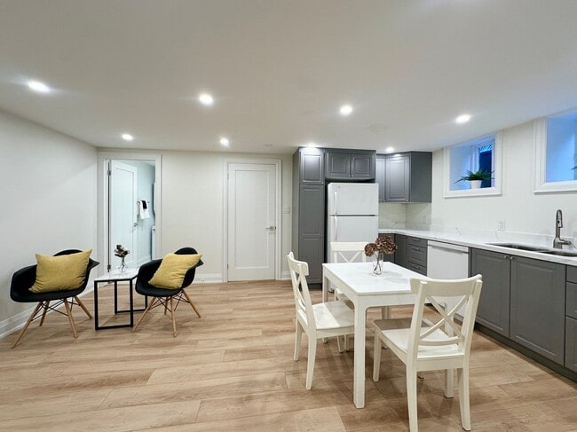 Photo du bâtiment - 272 High Park Ave