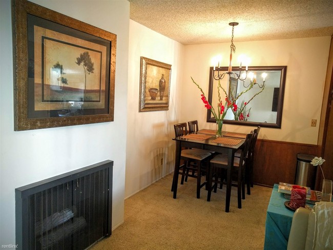 Building Photo - 1569 Chalcedony St
