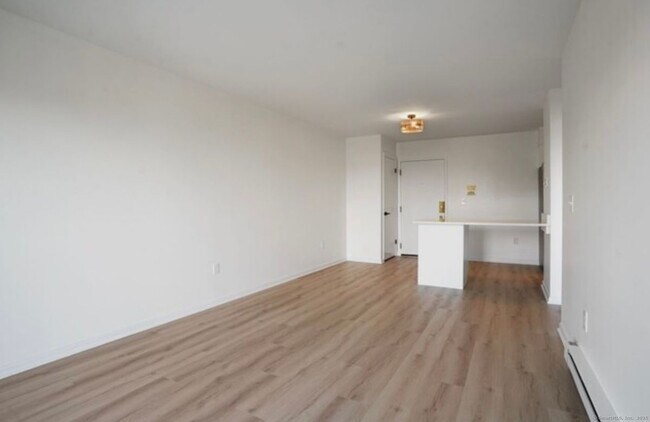 Foto del edificio - 115 Short Beach Rd