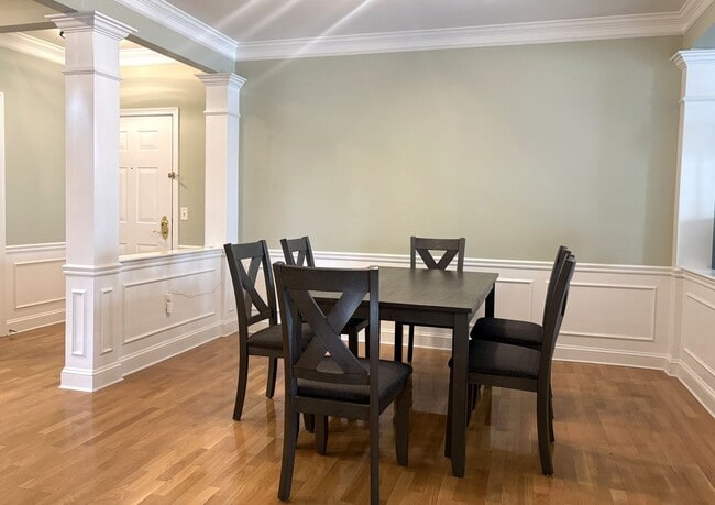 Photo - Spacious and Stylish 2 bedroom, 2 bath condo is desirable Coachman's Ridge complex