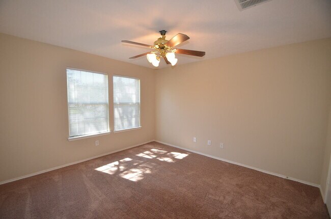 Foto del edificio - Offered By Precision Realty & Management
