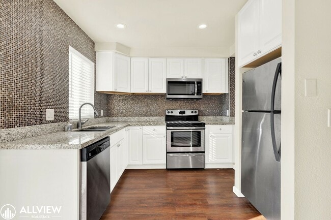 Building Photo - *MOVE IN SPECIAL $500 OFF FIRST MONTH'S RE...