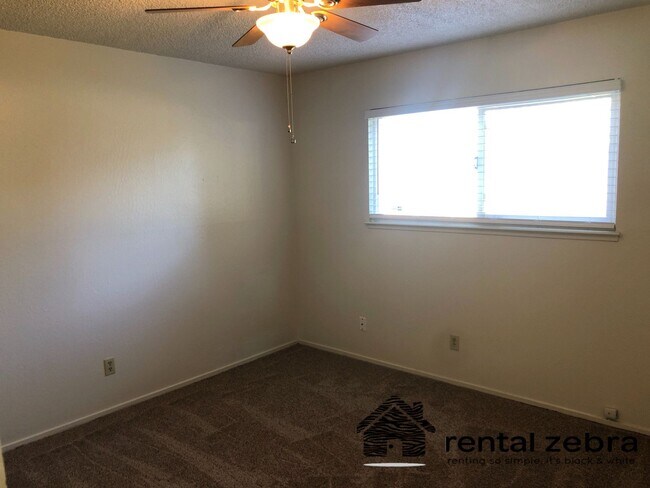 Building Photo - East Merced: $1650 3 bedroom 2 bath single...