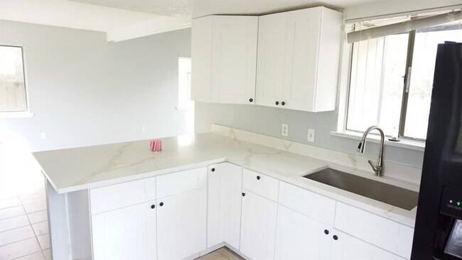 Building Photo - 28604 Netawake Ct