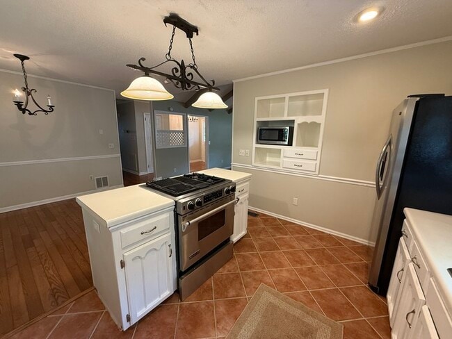 Building Photo - 5556 Hunters Hill Rd