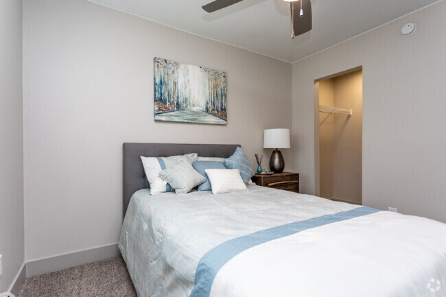2BR, 1BA - 720 SF - North 49 Apartments