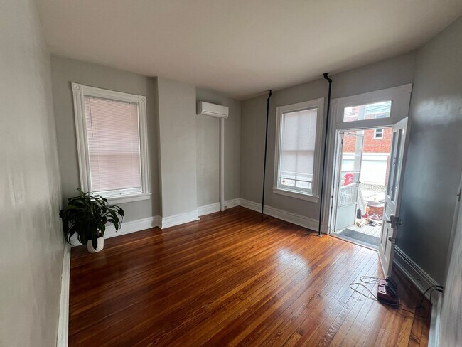 Foto del edificio - 2711 W Grace St