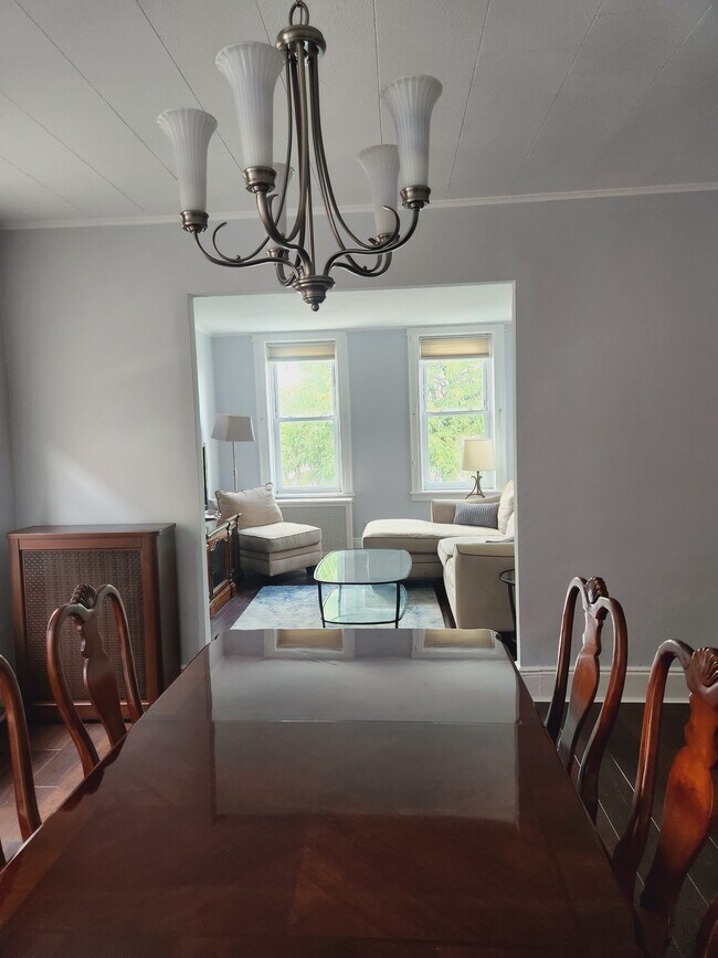 Foto del edificio - 6046 Woodbine St