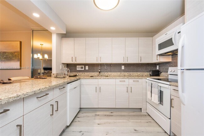 Building Photo - 2301 Collins Ave