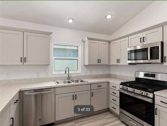 Building Photo - 1677 Cadorette Dr