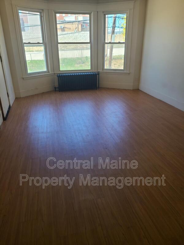 129 Oak St Unit 4, Lewiston, ME 04240 Condo for Rent in Lewiston, ME
