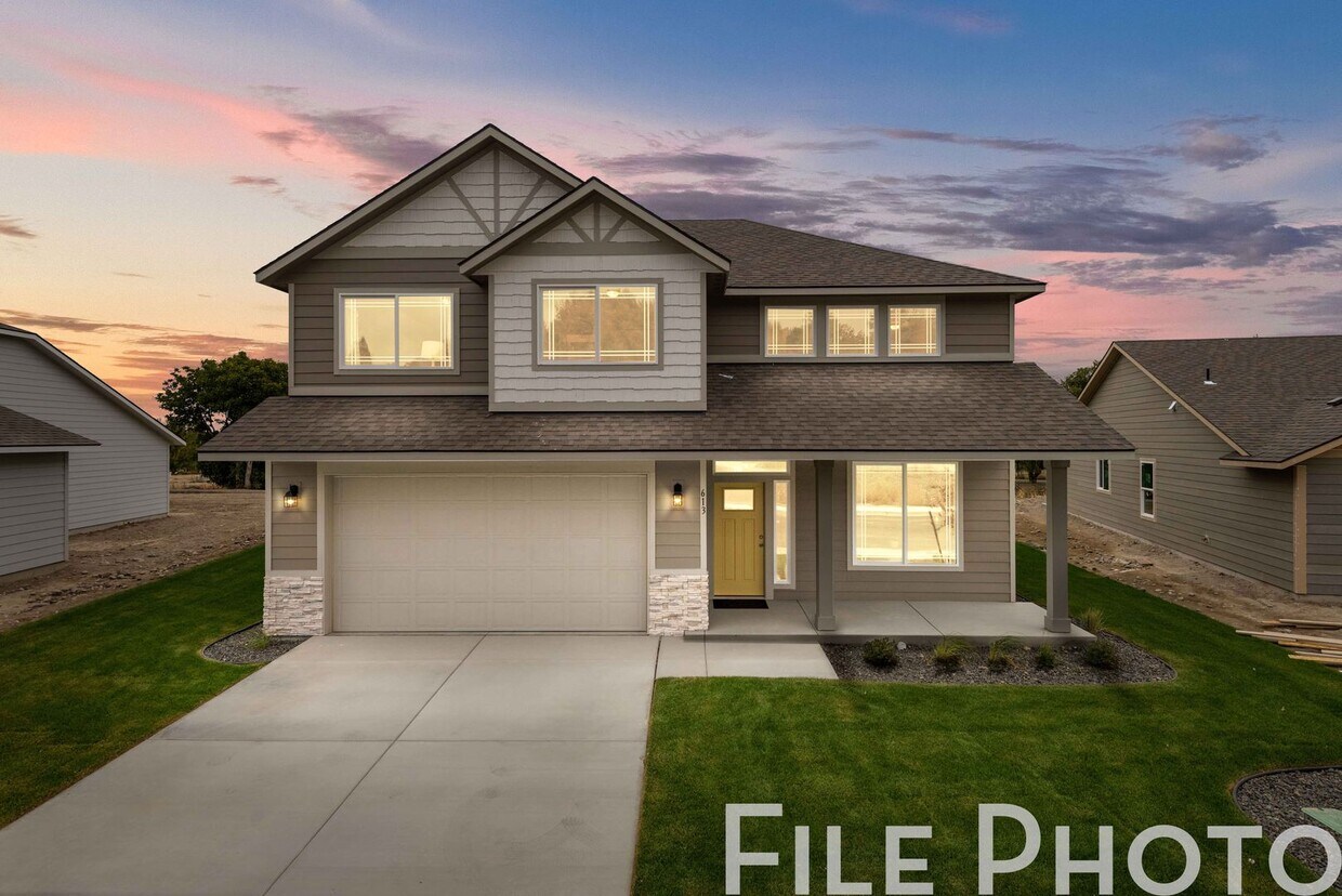 Primary Photo - Breathtaking 4 Bed, 2.5 Bath Home in Spoka...