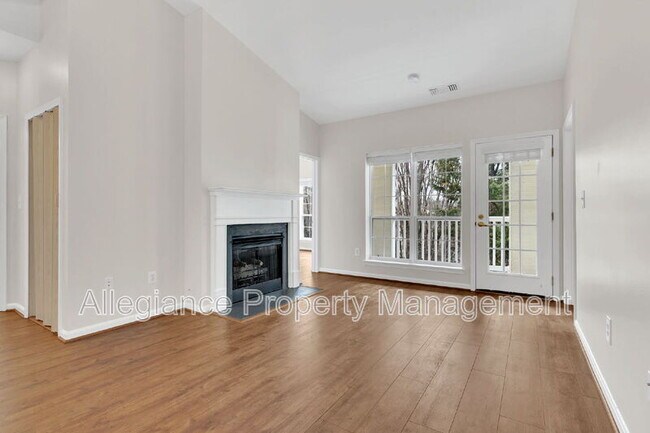 Foto del edificio - 4560 Strutfield Ln