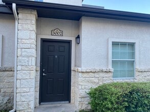 Building Photo - 1000 Diamond Dr