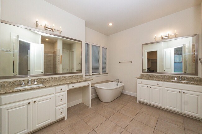 Foto del edificio - 13749 Wickham Ln