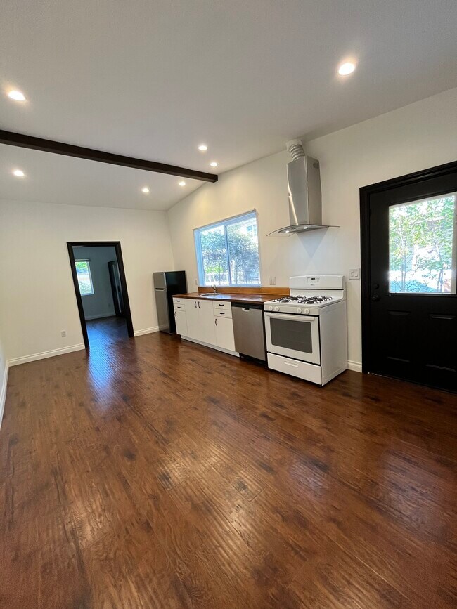 Living room with kitchenette - 8135 Geyser Ave