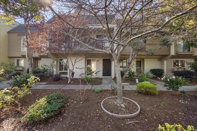 Building Photo - 3031 Flora Vista