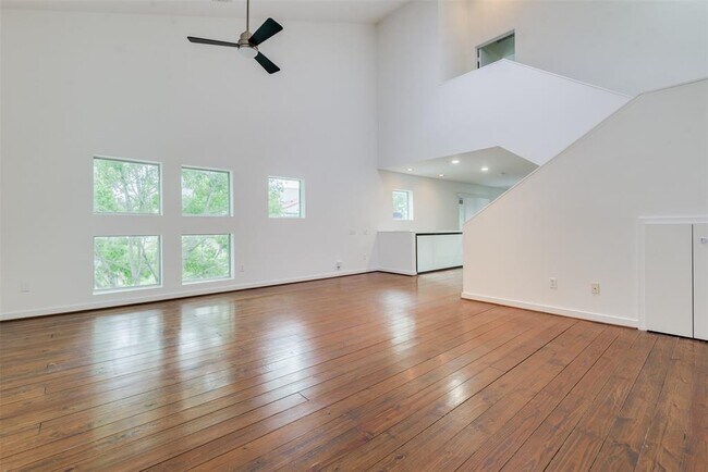 Foto del edificio - 17 N Ennis St