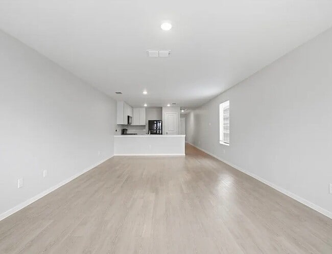 Building Photo - 225 Poplar Pl