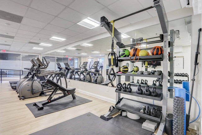 24/7 Fitness Center - Metro Marina Bay