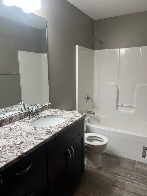 Building Photo - 306 Luella Pl NE