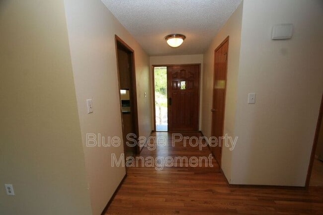 Building Photo - 131 Leslie Ln