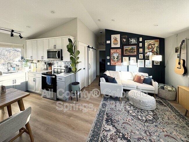 Foto del edificio - 824 S Logan Ave