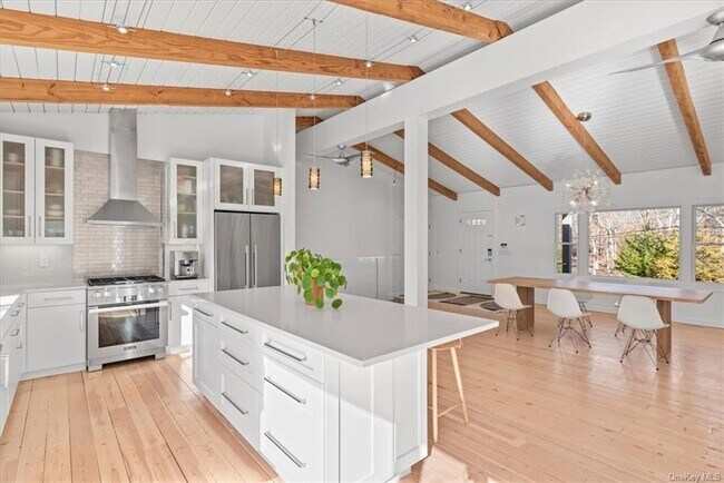 Foto del edificio - 210 Roses Grove Rd