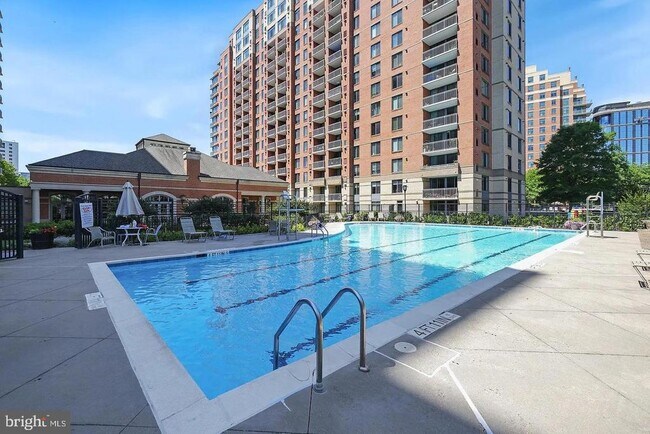 Foto del edificio - 11710 Old Georgetown Rd