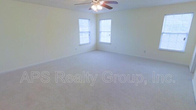 Foto del edificio - 250 Julian Pond Ln