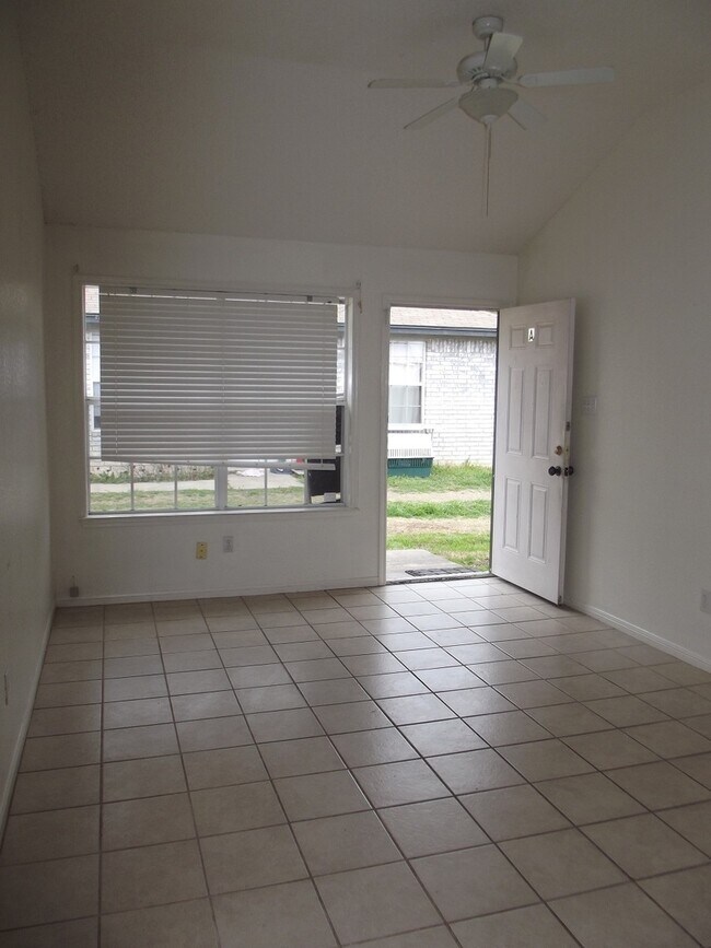 Foto del edificio - 511 Veterans Ave