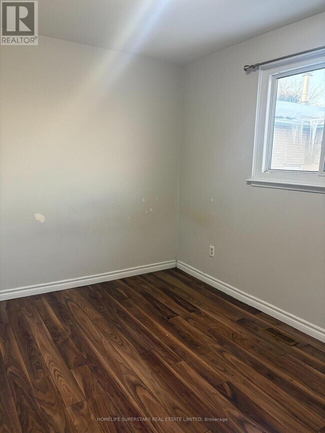 Building Photo - 3670 Crabtree Crescent