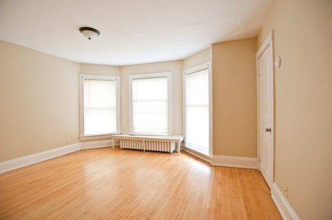 Building Photo - 2216 E Ivanhoe Pl