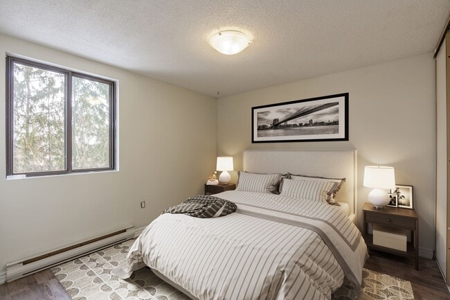 Building Photo - 14 Spruce St