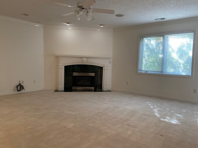 Foto del edificio - 4 Bed/3.5 Bath House in Cottonwood Heights...