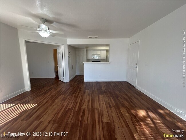 Foto del edificio - 6800 E Lake Mead Blvd