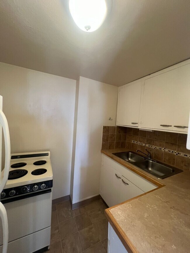 Building Photo - One bedroom ground floor unit