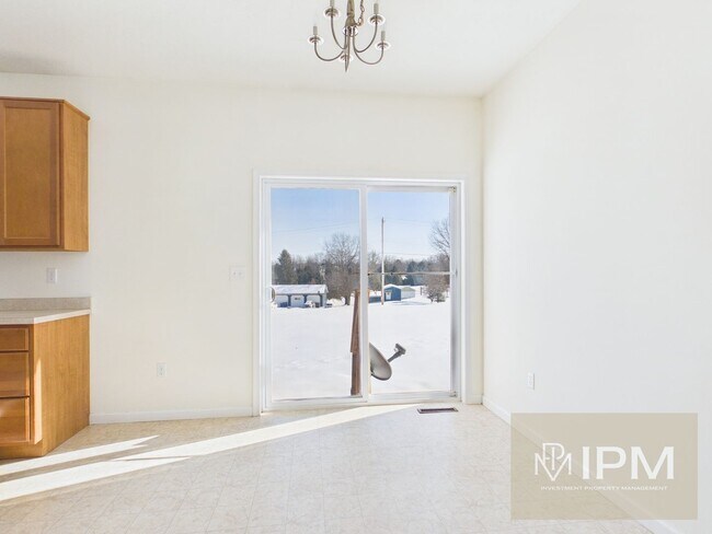 Foto del edificio - Modern 3 Bedroom Townhome with Garage & Outdoor Amenities!