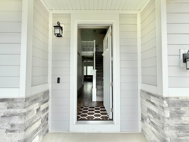 Foto del edificio - VERY Spacious house in Vineyard!