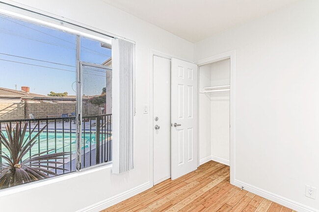 Building Photo - 809 Flora Dr