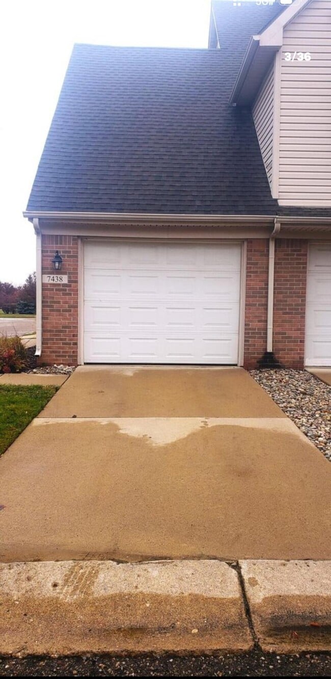 Foto del edificio - 7438 Lacy Dr