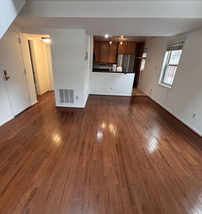 Foto del edificio - 1413 E Abingdon Dr