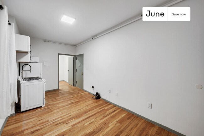 Foto del edificio - 239 W 63rd St