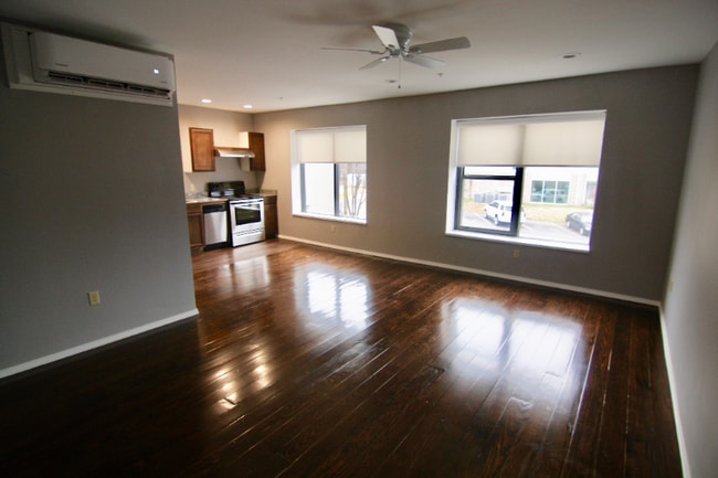 Foto del edificio - 1306 E 11th St