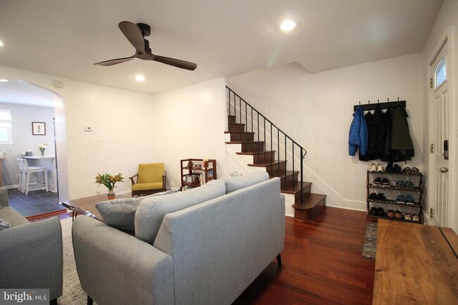 Building Photo - 909 Bashford Ln