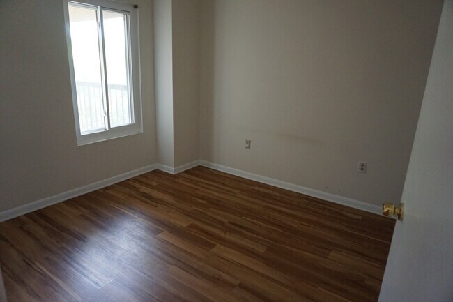 Foto del edificio - 1600 Park Cir