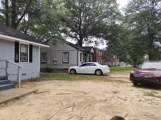 Building Photo - 3451 Sharpe Ave