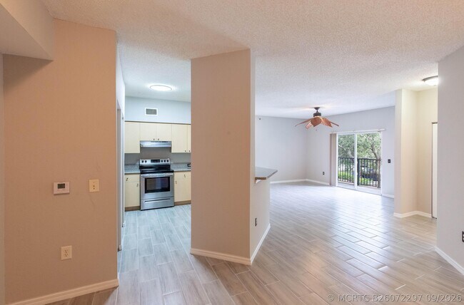 Building Photo - 350 Crestwood Cir