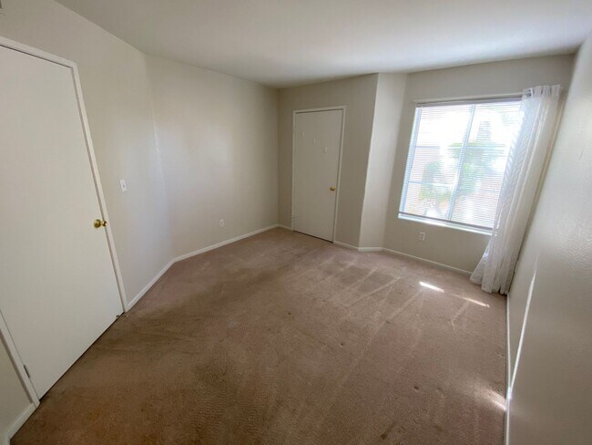 Foto del edificio - Charming 2Bed/2Bath 1st Floor Condo nestle...